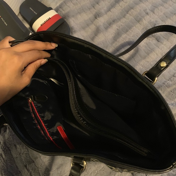 Tommy Hilfiger purse - Picture 3 of 3